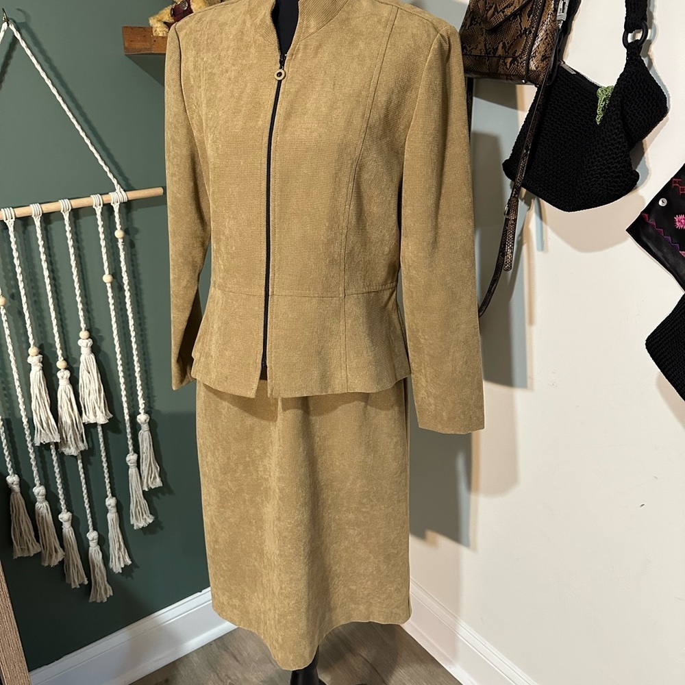 R&K Originals Petite Tan 2-Piece Skirt Suit Size 8P Zip Jacket Y2K